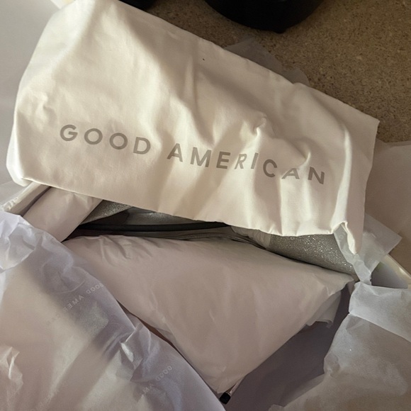 Good American Shimmering Silver Heels - Picture 9 of 10